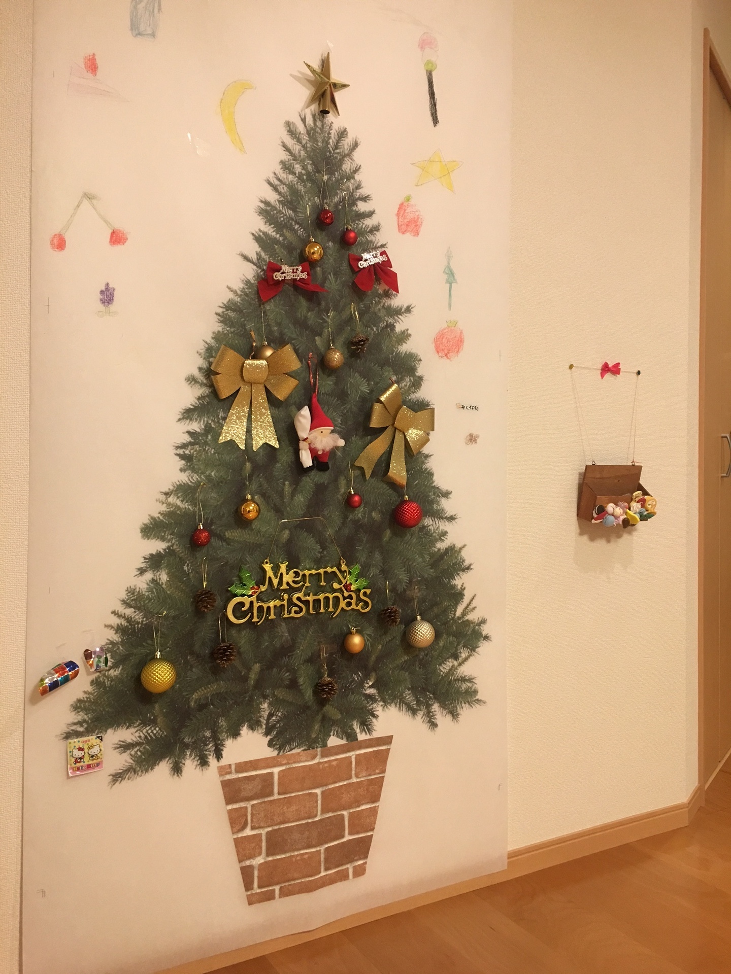 ウォールツリー 壁に飾るクリスマスツリー カセン和紙工業のブログです